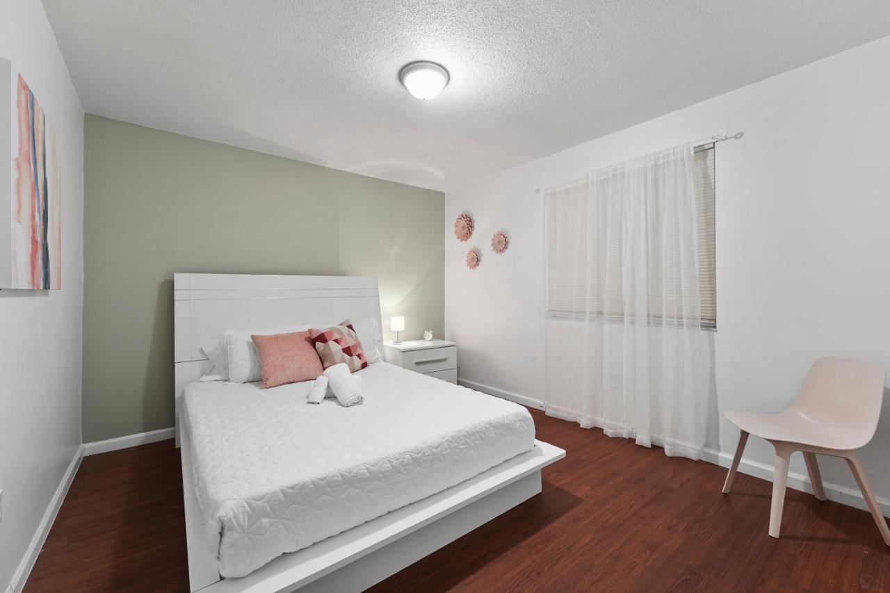 Vibrant 2 Bedroom Apt Near Brickell *